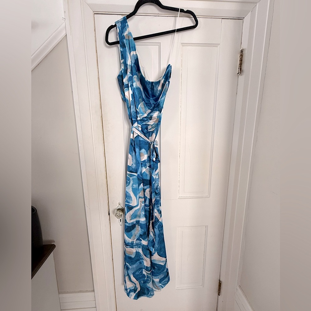Chic Blue and White Patterned Dress